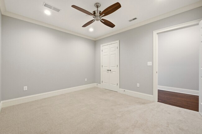 Building Photo - 6600 Seminary Woods Pl