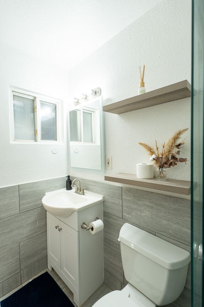 Building Photo - Cozy Zen Retreat Home with 4BD+3BA  Share ...