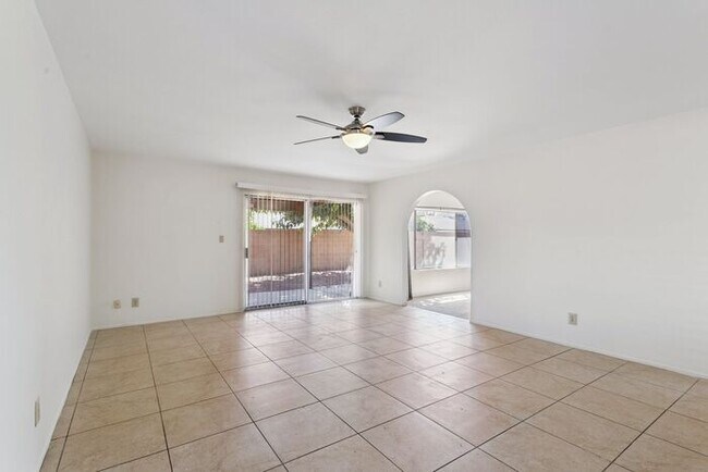 Building Photo - 2213 S Saratoga