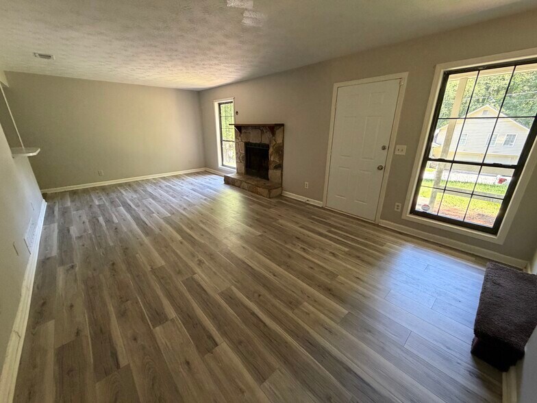 Building Photo - 1386 Williamsburg Ln