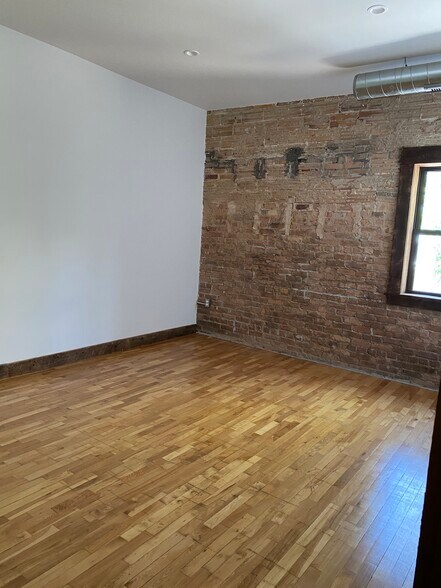 Primary bedroom - 403 Main St