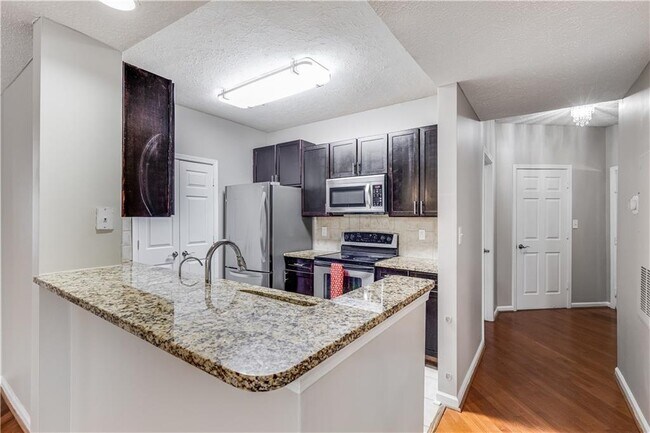 Building Photo - 1250 Parkwood Cir SE