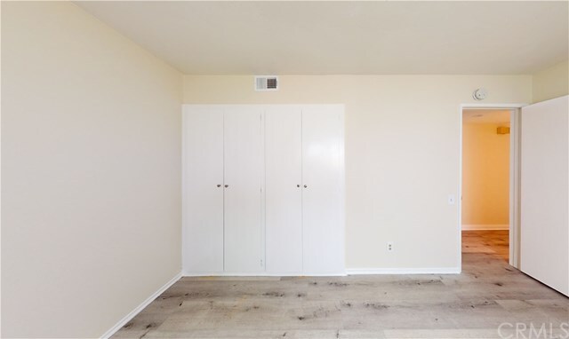 Building Photo - 304 E Balboa Blvd