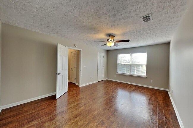 Building Photo - 7550 Springmill Ct