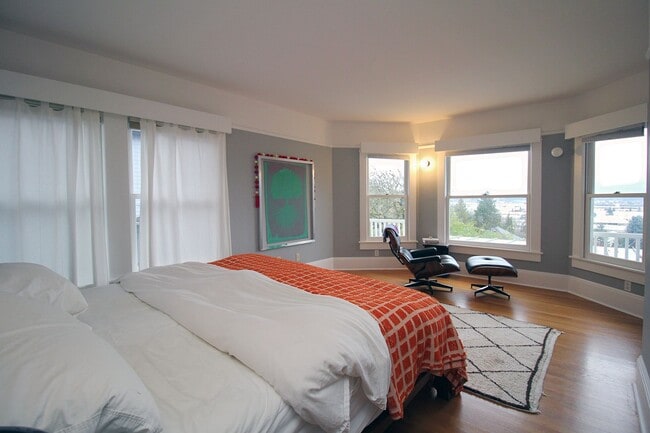 Building Photo - 3309 NW Thurman St