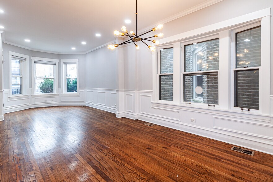 Primary Photo - 2507 W Diversey Ave