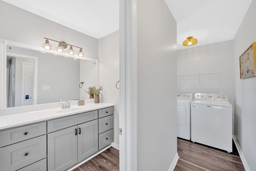 Building Photo - 7540 Chatham Cir