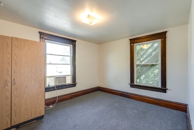 Building Photo - 485 Allyn St