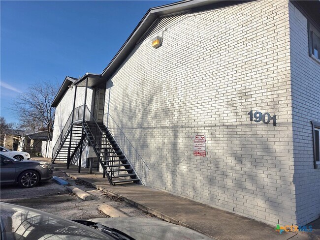 Building Photo - 1901 N 10th St