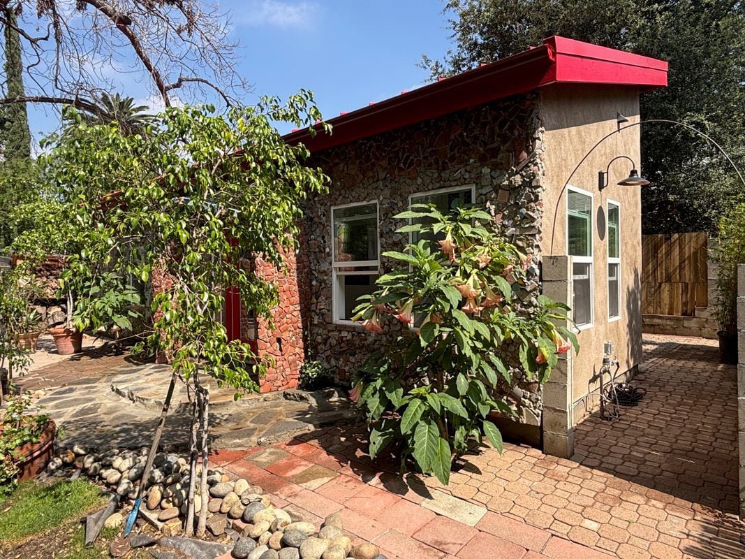 Building Photo - 1802 N Raymond Ave