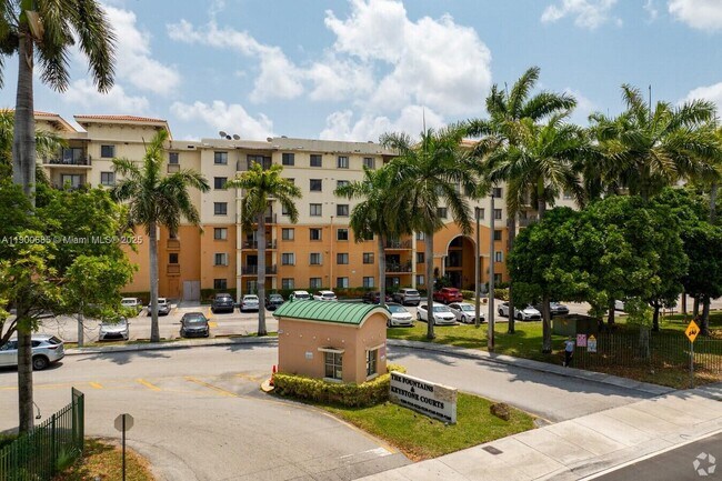 Building Photo - 9340 Fontainebleau Blvd