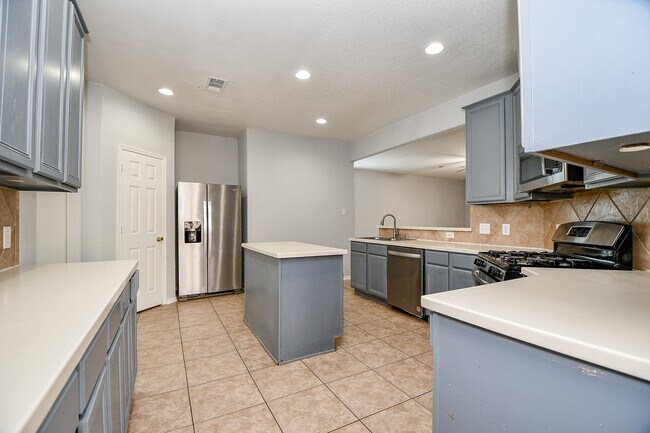 Building Photo - 3019 Red Oak Leaf Trail