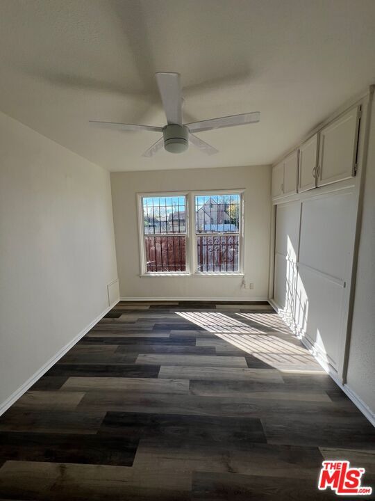 Building Photo - 1104 W 93rd St