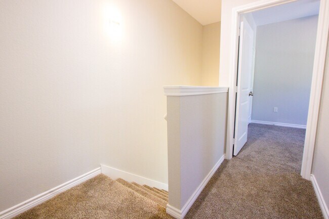 Building Photo - 15629 Holly Dr