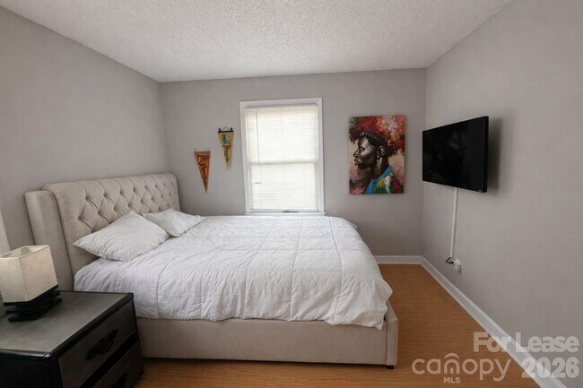 Building Photo - 316 Skyland Ave