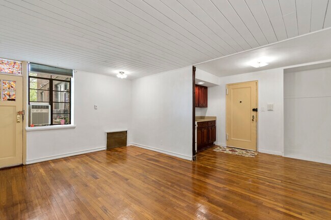 Building Photo - 339 101st St