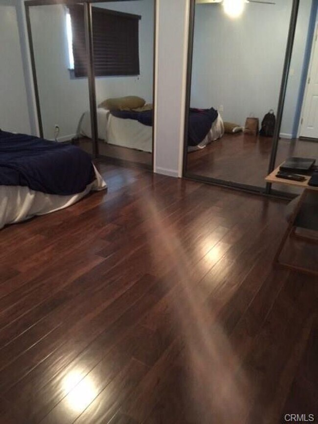 Building Photo - 542 E Adams Ave