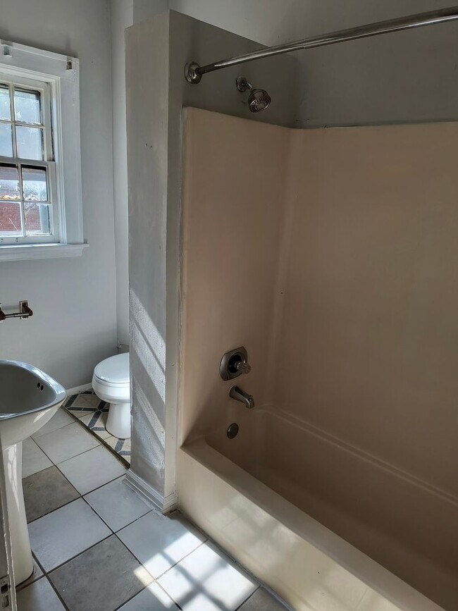 Building Photo - 431 N 3rd St