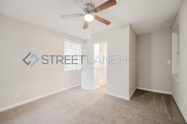 Building Photo - Charming 4 Bedroom in Columbus!