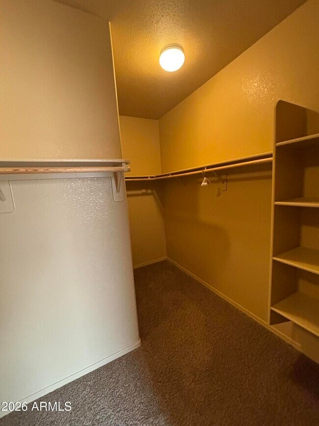 Building Photo - 5558 Wilder Dr