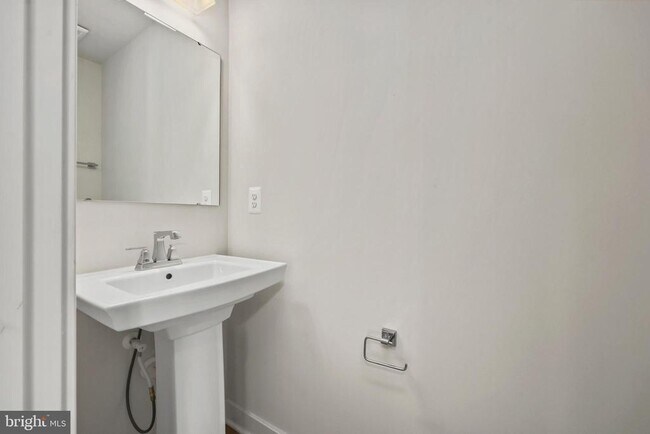Building Photo - 1733 Dunnington Pl