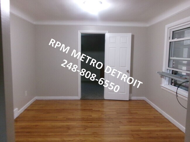 Building Photo - UPDATED COLONIAL HOME IN DETROIT