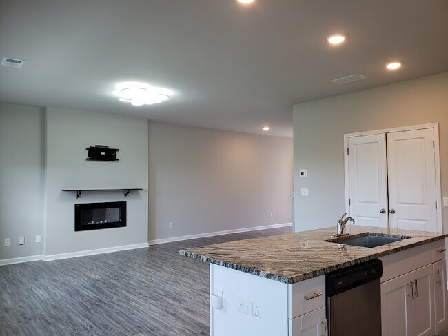 Building Photo - 138 Millers Ln
