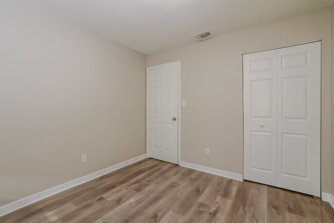 Building Photo - 239 Holiday Ln