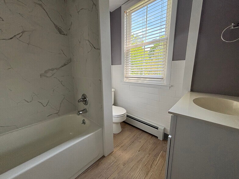 Full Bath - First Floor - 206 Echo Lake Rd