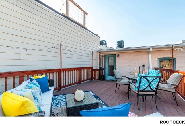 Building Photo - Gorgeous 2br/2ba Upper Level Rowhome with Roof Deck & Parking!