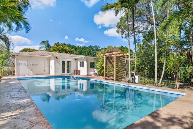 Building Photo - 1250 NE 133rd St