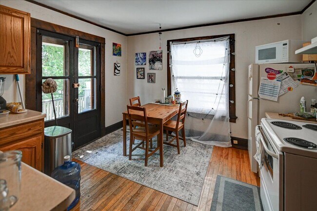 Building Photo - 416 Castle Pl