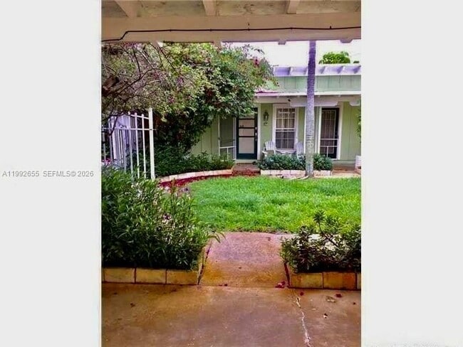 Building Photo - 809 NE 17th Ave