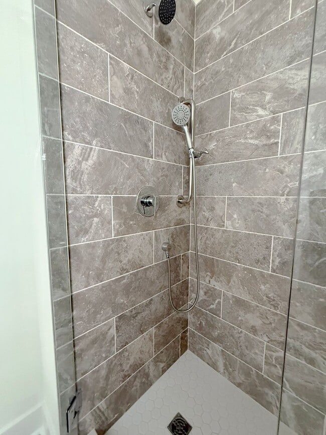 Building Photo - 2-Bedroom with Flex Room, Pool, and Pickleball Court in Cookeville