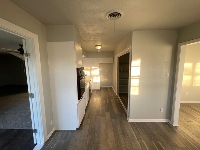 Building Photo - 3 bedroom, 3 bath