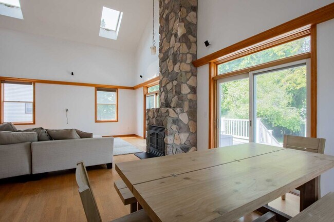 Building Photo - 74 Clinton Pl