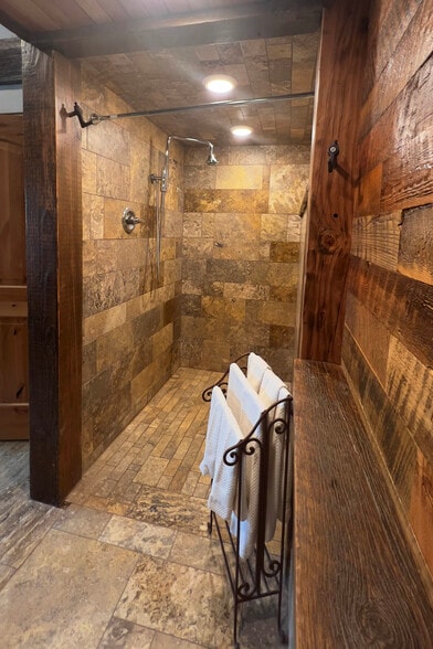 Walk-in Shower - 3575 N Brookside Ln
