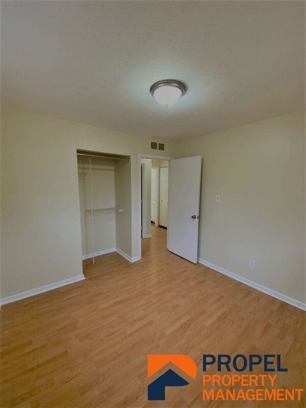 Building Photo - 1201 Red Leaf Ln