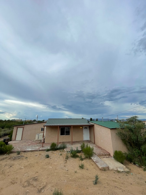 Building Photo - 555 W Suni Dr