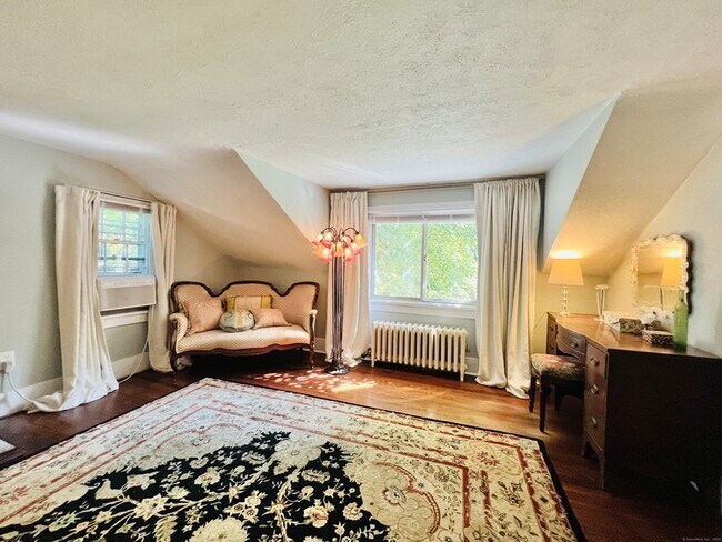 Building Photo - 301 Haviland Rd