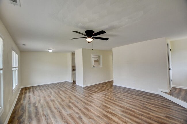 Building Photo - 3900 Raintree Ct