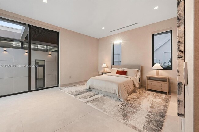 Building Photo - 723 NE 77th St