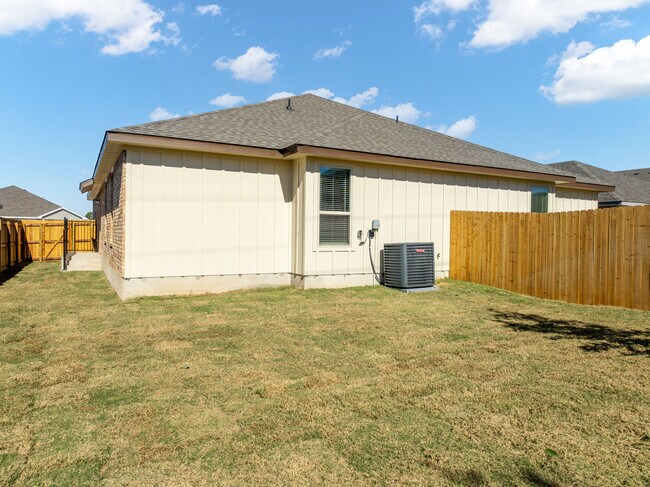 Building Photo - 5104 Rose Gdn Lp