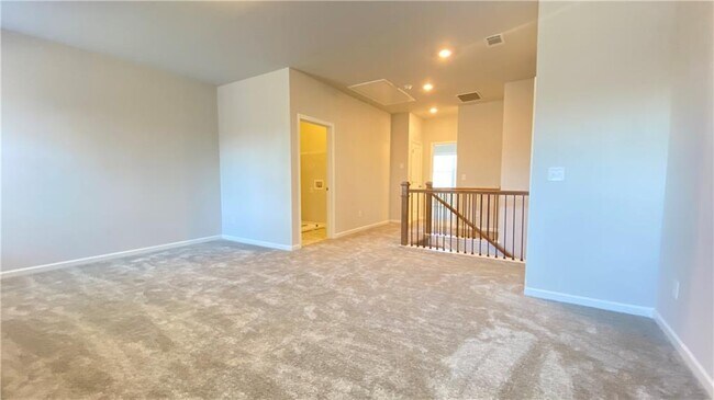Building Photo - 4570 Silver Oak Dr SW