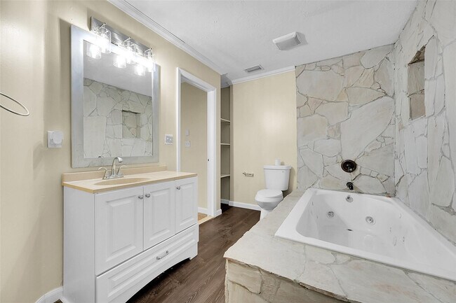 Building Photo - 709 SW Dorchester St