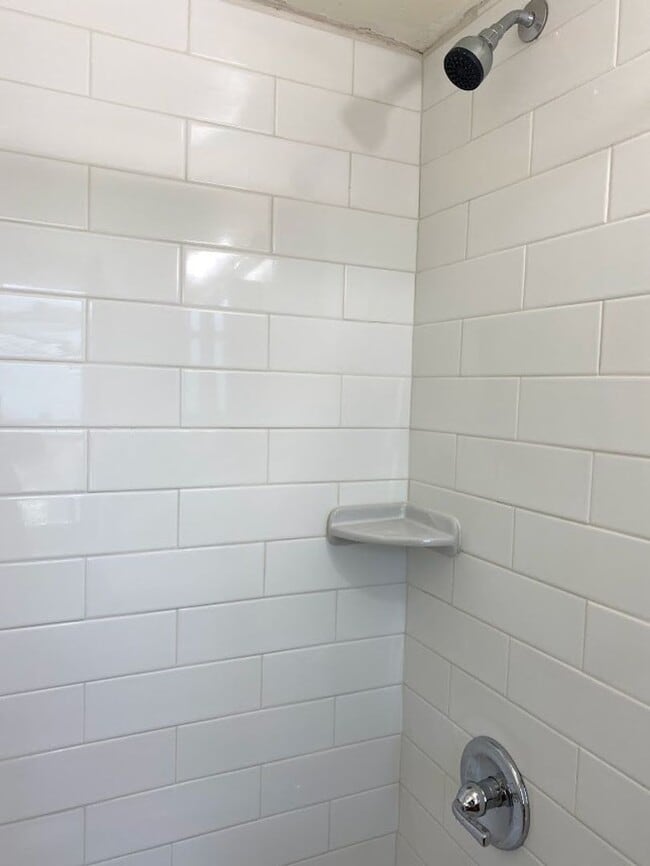 Building Photo - 5603 Fair Oaks St