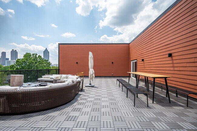 Building Photo - 525 Parkway Dr NE