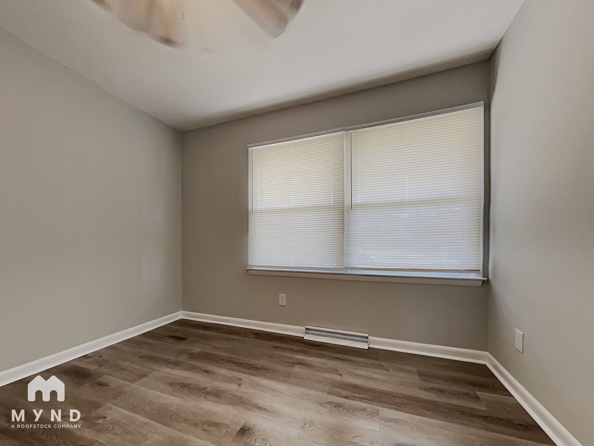 Building Photo - 221 Tanglewood Dr