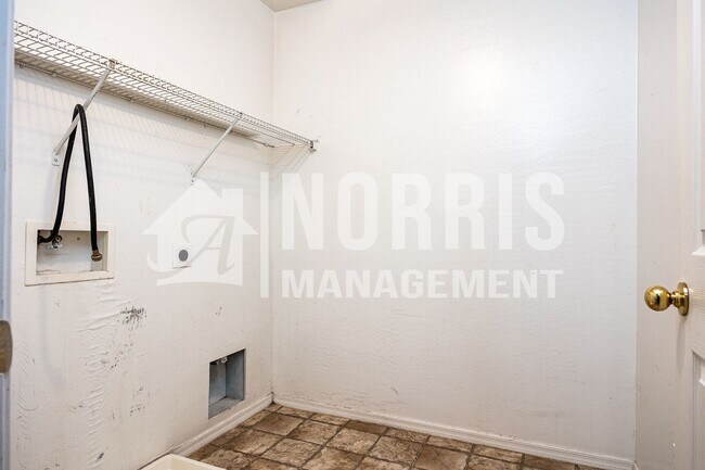 Building Photo - Large Beautiful Home in Coolidge w/ SOLAR