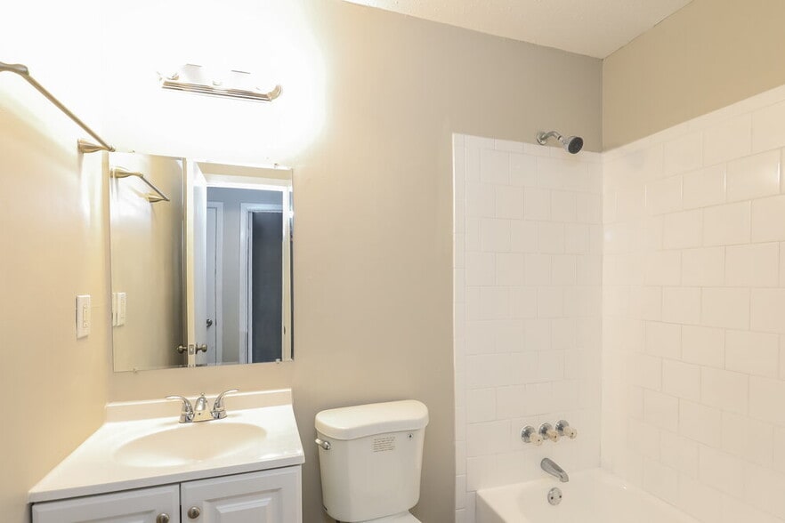 Building Photo - 8270 Attleboro Dr